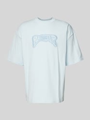 T-Shirt mit Label-Stitching Modell 'AVON' von Pegador Blau - 38