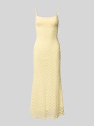 Sukienka midi o kroju slim fit z kwiatowym obszyciem z koronki na całej powierzchni od Bardot - 26