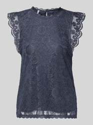 Bluzka bez rękawów o kroju shaped fit z obszyciem koronką, model „OLLINE” od PIECES - 25