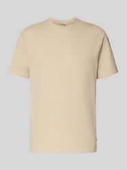 męski t-shirt o kroju regular fit z mieszanki bawełny model 'KIAN' od ONLY & SONS - 25
