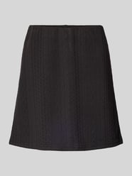 Ausgestellter Mini-Rock mit Strukturmuster Modell 'JANNI' von Vero Moda - 32