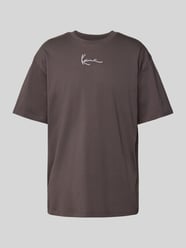 T-shirt z wyhaftowanym logo od KARL KANI - 46
