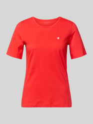 T-shirt z haftowanym motywem i dekoltem w kształcie litery O od Christian Berg Woman - 22