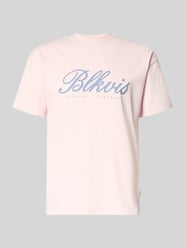 T-Shirt mit Label-Print und Rundhalsausschnitt von BLKVIS Pink - 24