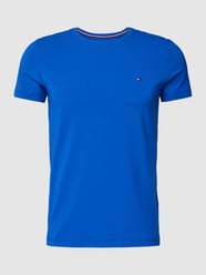 T-Shirt mit Label-Detail von Tommy Hilfiger Blau - 24