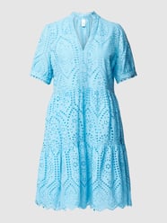 Sukienka mini z haftem angielskim model ‘Holi’ od YAS Turkusowy - 37