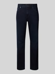 Jeansy o kroju straight fit z mieszanki bawełny model ‘MERCER’ od Tommy Hilfiger - 18