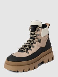 Buty sznurowane z detalami z logo od Marc O'Polo Czarny - 48