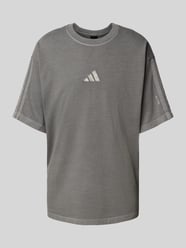 Relaxed Fit T-Shirt mit Logo-Stitching von adidas Sportswear - 24