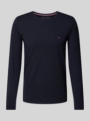 Regular Fit Longsleeve aus Viskose mit Label-Stitching von Tommy Hilfiger Blau - 9