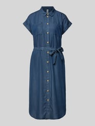 Jeanskleid mit aufgesetzten Brusttaschen Modell 'PEMA HANNOVER' von Only Blau - 26