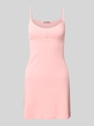 Minikleid mit kurzer Knopfleiste und Spaghettiträgern von Review Pink - 36