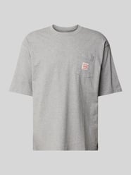 T-Shirt mit Brusttasche von Levi's® Grau - 19