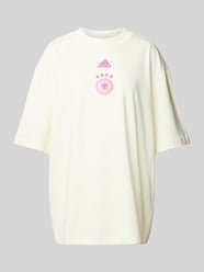 T-Shirt mit Label-Stitching und Rundhalsausschnitt von ADIDAS SPORTSWEAR Beige - 1
