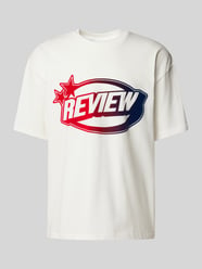 T-shirt o luźnym kroju z nadrukiem z logo od REVIEW - 25