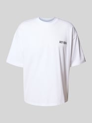 T-shirt z obniżonymi ramionami od REVIEW - 35