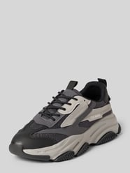 Sneaker aus Rindsnappa mit Plateau-Sohle von Steve Madden - 34