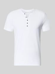 t-shirt z dekoltem w serek i listwą guzikową od MCNEAL - 6
