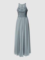 Brautkleid mit floralen Stickereien und Zierperlen von Laona - 2