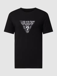 T-shirt z nadrukiem z logo model ‘GEO TRIANGLE’ od Guess Czarny - 6