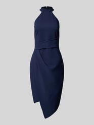 Knielanges Cocktailkleid mit Neckholder von Lipsy - 18