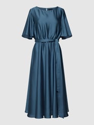 Cocktailkleid mit Rundhalsausschnitt und Bindegürtel von Swing Blau - 35