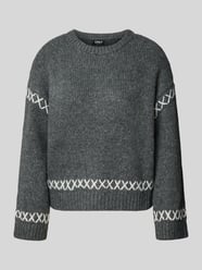 Sweter z dzianiny o kroju comfort fit z detalami w kontrastowym kolorze model ‘AMANDA LIFE’ od ONLY - 11