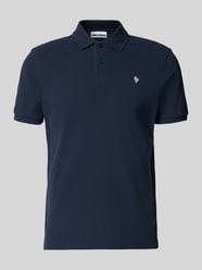 Koszulka polo o kroju nowoczesnym z wyhaftowanym logo od REVIEW - 19