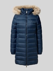 Płaszcz puchowy o kroju regular fit z wypełnieniem kaczym puchem od Tommy Jeans - 27