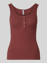 Top typu tank w kroju slim fit z mieszanki bawełny ekologicznej model 'KITTE' od PIECES - 25