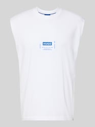Top typu tank o kroju regular fit z czystej bawełny model 'NURAZAK' od HUGO Blue - 21