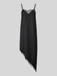 Fließendes Abendkleid mit asymmetrischem Saum Modell 'EVY' von PIECES - 4