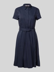 Hemdblusenkleid mit Bindegürtel und kurzer Knopfleiste von Christian Berg Woman Selection - 11