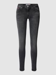 Skinny Fit Jeans mit Label-Stitching Modell 'SOPHIE' von Tommy Jeans Schwarz - 1