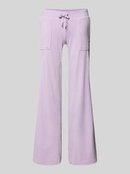 Spodnie dresowe o kroju niski stan z wpuszczanymi kieszeniami model 'LAYLA' od Juicy Couture - 45