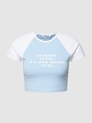 Cropped T-Shirt in Two-Tone-Machart von REVIEW Blau / Türkis - 24