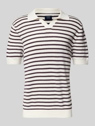 Koszulka polo o kroju regular fit z dekoltem w serek od MCNEAL - 20