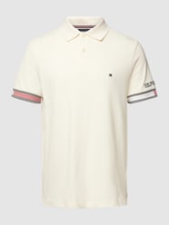 Slim Fit Poloshirt mit Label-Stitchings Modell 'FLAG CUFF' von Tommy Hilfiger Beige - 35