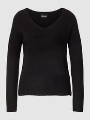 Sweter z dzianiny z dekoltem w serek model „ELLEN” od Pieces Czarny - 45