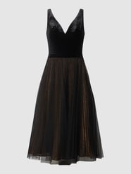 Cocktailkleid mit Herz-Ausschnitt von Unique Schwarz - 34