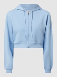 Kort sweatjack van PAMELA X NA-KD REBORN met capuchon  van NA-KD Blauw - 9