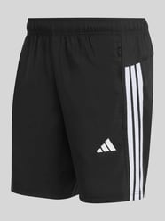 Regular Fit Sportshorts mit Kontraststreifen von adidas Training - 13