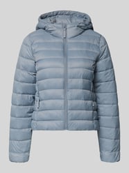 Kurtka pikowana o kroju regular fit z kapturem model „TAHIA” od ONLY - 14