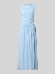Abendkleid mit Drapierungen Modell 'Cludine' von Neo Noir - 27