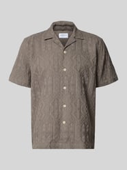 Nowoczesny krój modern fit koszula casualowa z fakturowanym wzorem od Lindbergh - 16