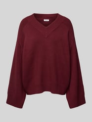 Gebreide pullover met V-hals, model 'Solveig' van EDITED Bordeaux - 42