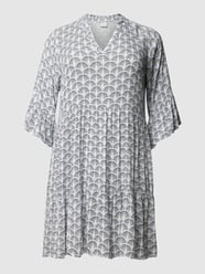 PLUS SIZE knielange jurk met all-over motief van KAFFE Curve Blauw / turquoise - 17