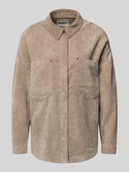 Loose fit overhemdblouse met borstzakken, model 'JANINE-RAI' van Only Beige - 31