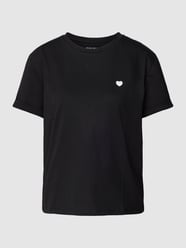 T-shirt z wyhaftowanym motywem model ‘Serz’ od Opus Czarny - 16