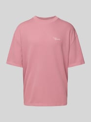 Oversized T-shirt met labelstitching, model 'SIGNAR' van Pegador Fuchsia - 20